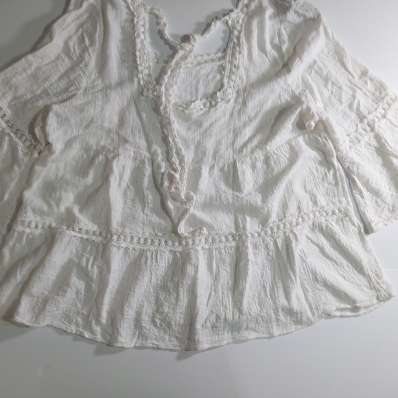Chic White Ruffle Blouse - Picture 5 of 11